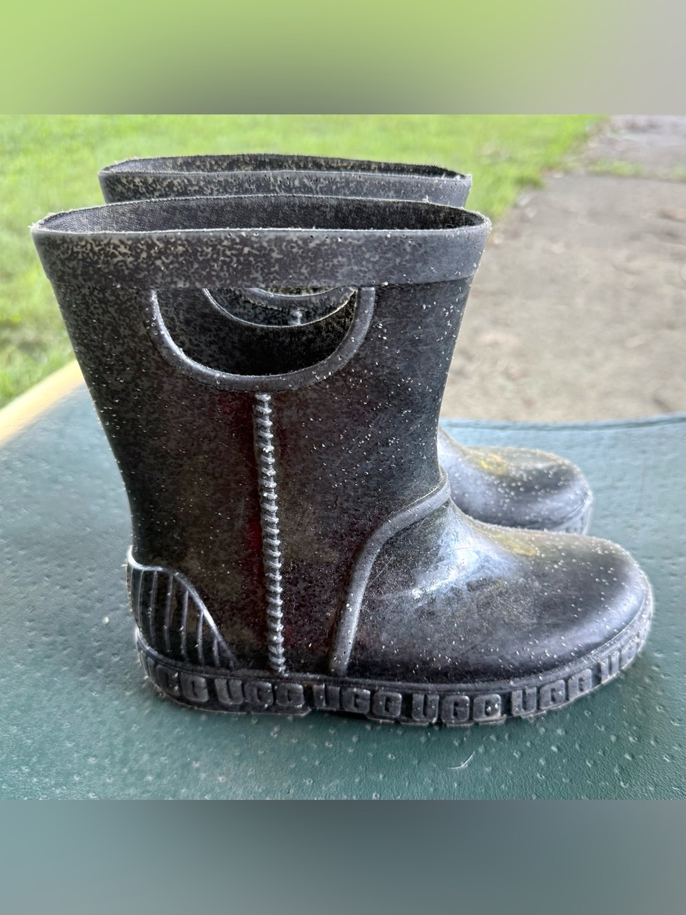UGG Kids' Drizlita Glitter Rain Boots in black sz 11